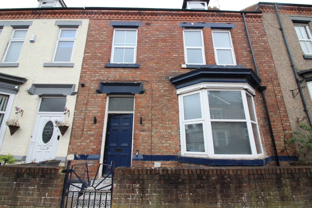 Flat Elmfield Terrace in Darlington