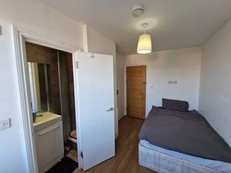 Room Chadbourn Street in Greater London
