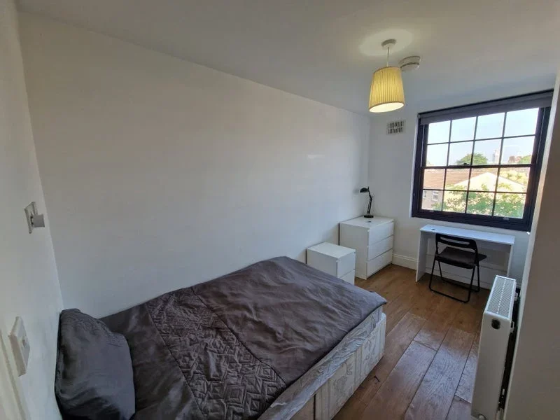 Room Chadbourn Street in Greater London