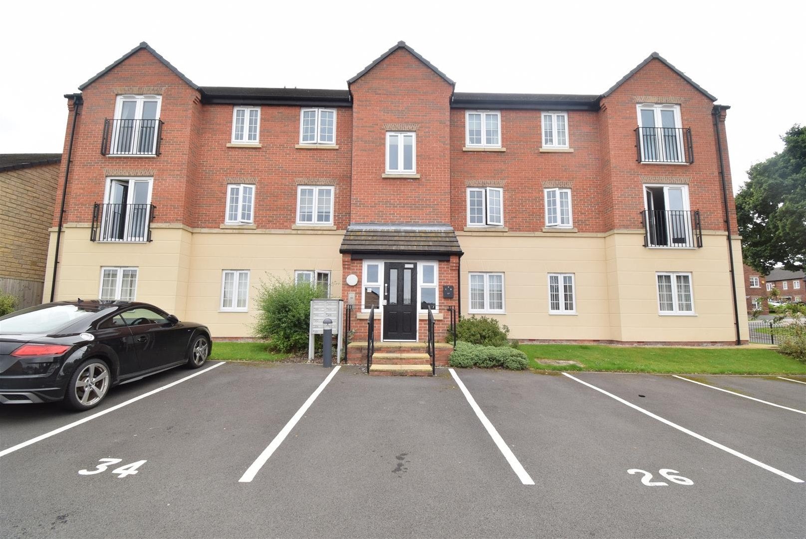 Flat Micklewait Avenue in Wakefield