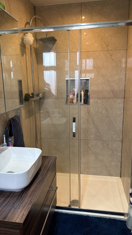 Room Tudor Court South in Greater London