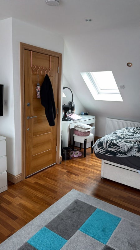 Room Tudor Court South in Greater London
