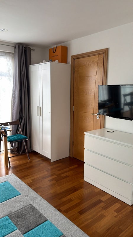 Room Tudor Court South in Greater London