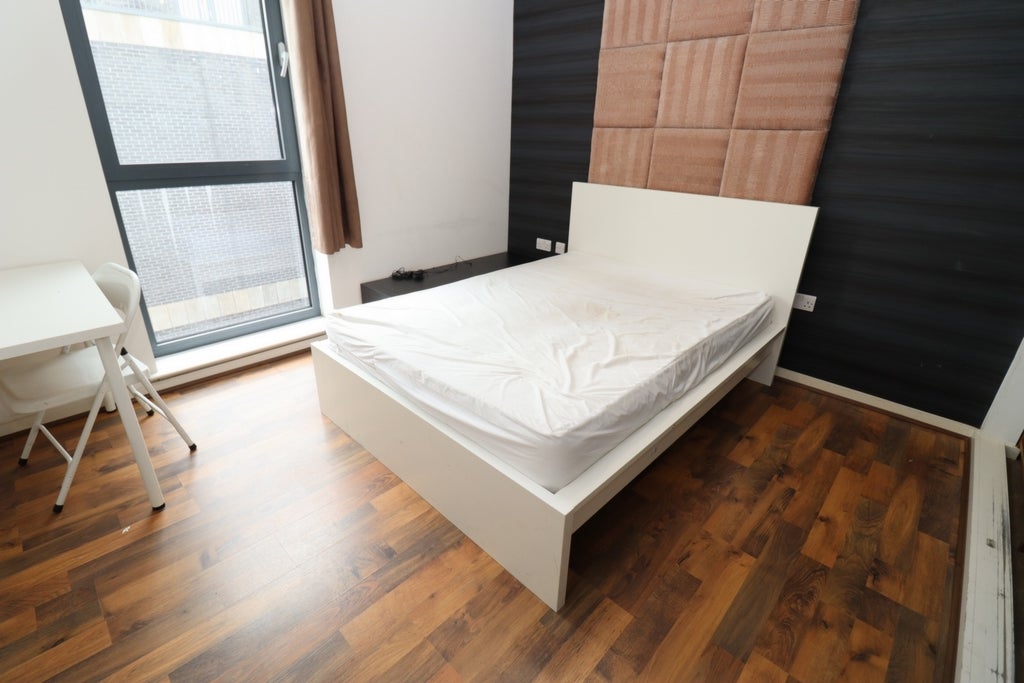 Room Globe Road in Greater London