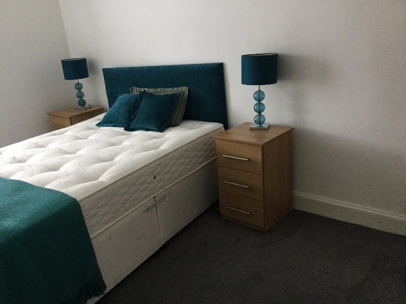 Room Cotton Road in Dundee