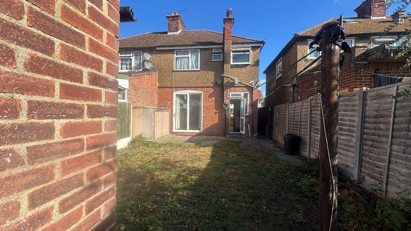House Cranborne Waye in Greater London