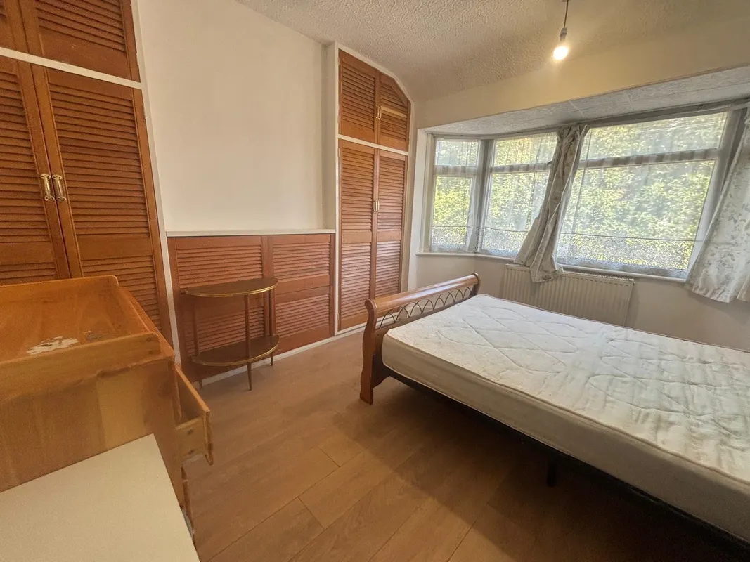 House Cranborne Waye in Greater London