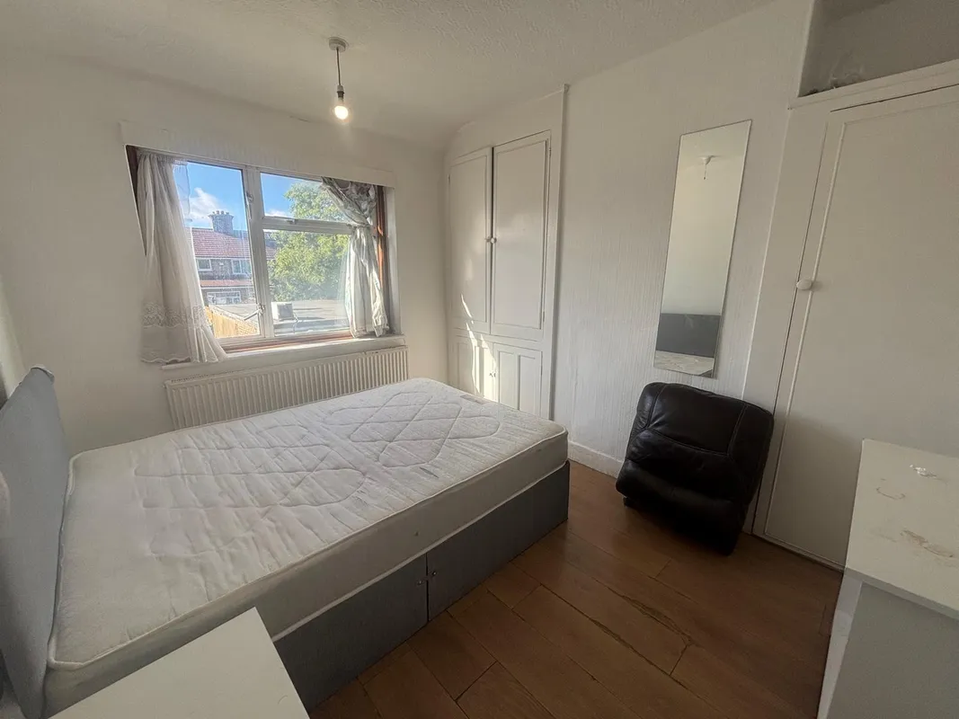 House Cranborne Waye in Greater London