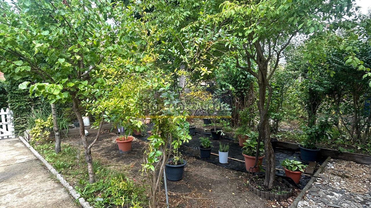 Flat Kennedy Path in Greater London