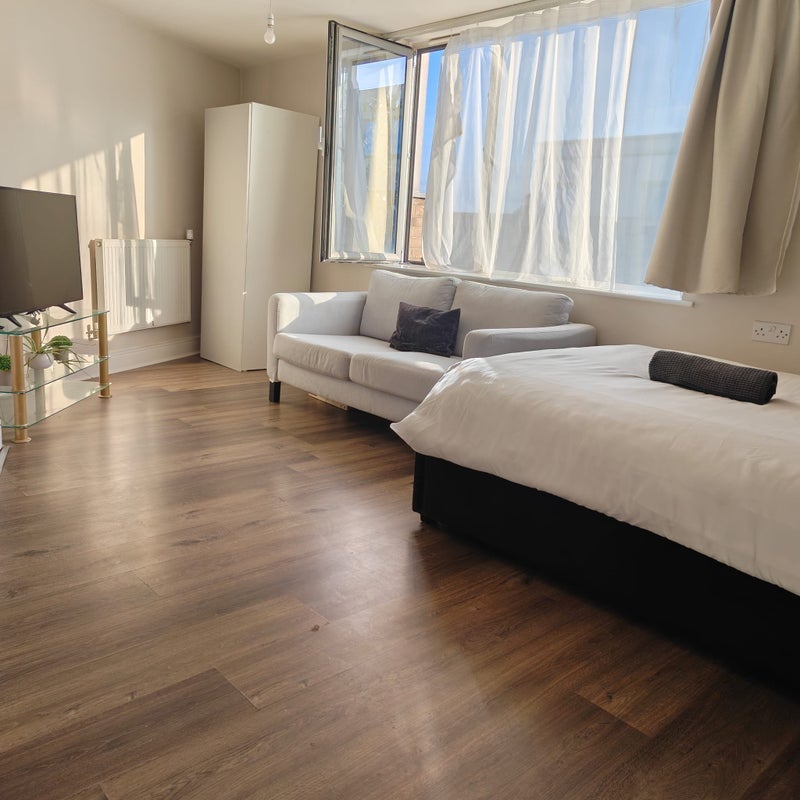Room Lett Road in Greater London