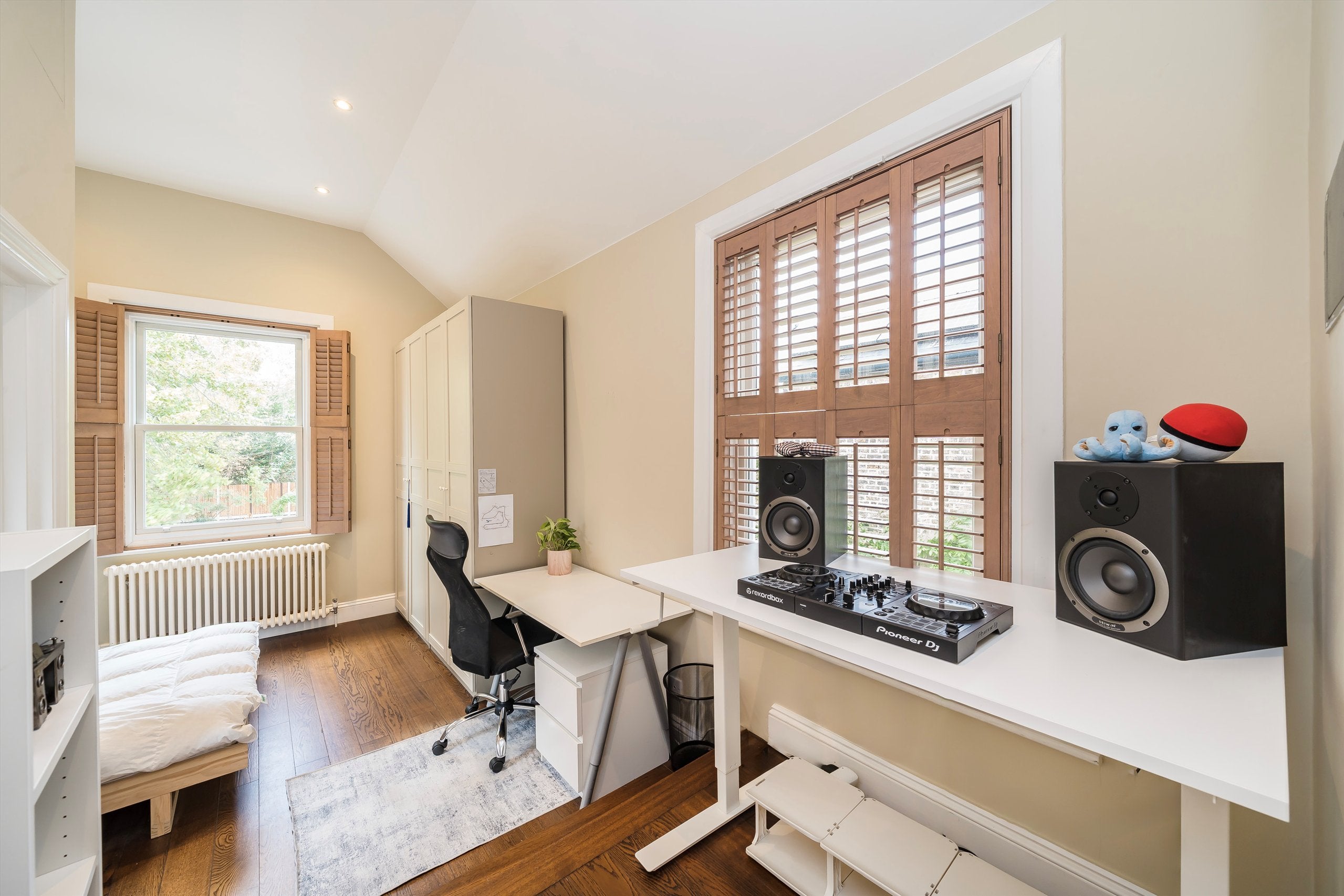 Flat Chevening Road in Greater London