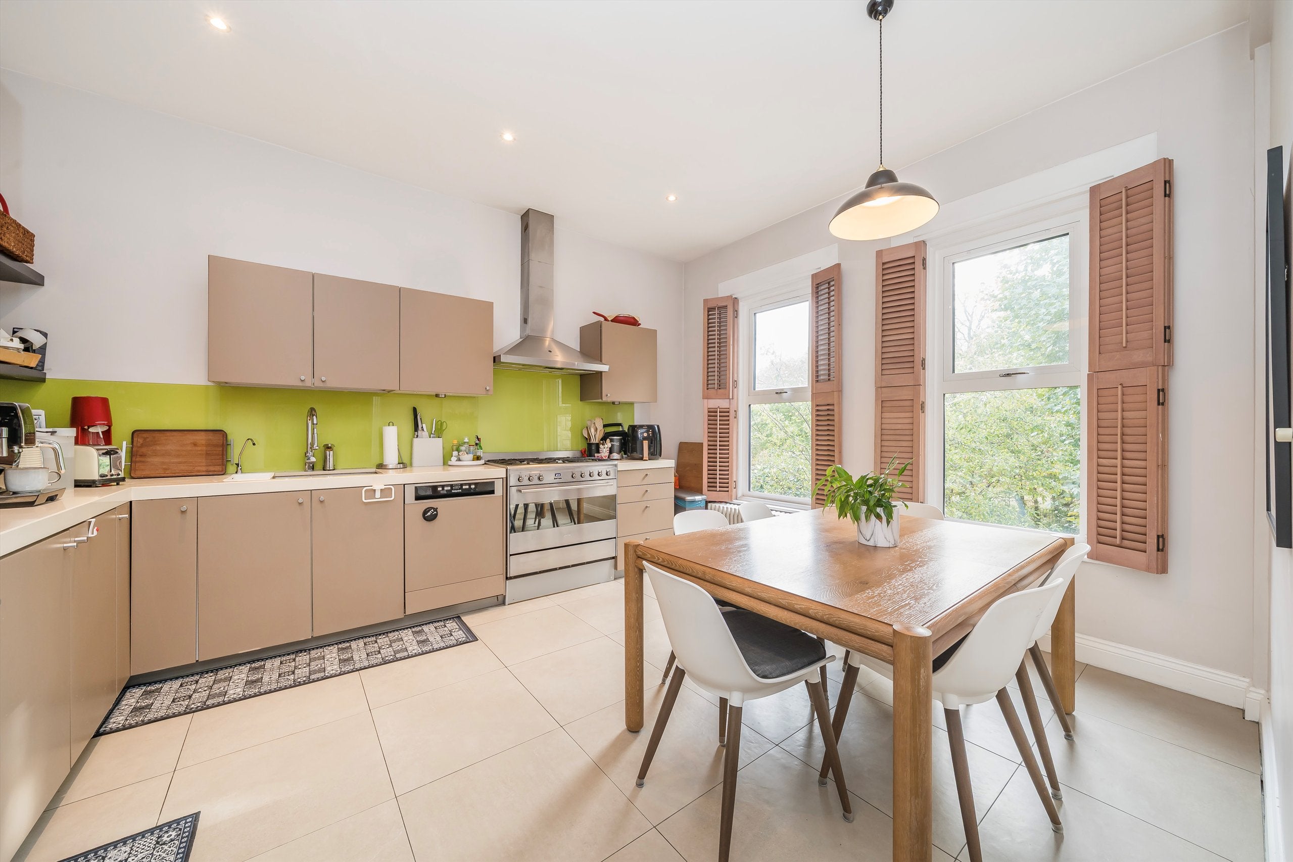 Flat Chevening Road in Greater London