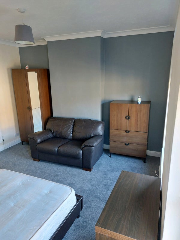 Room Seymour Street in Cardiff