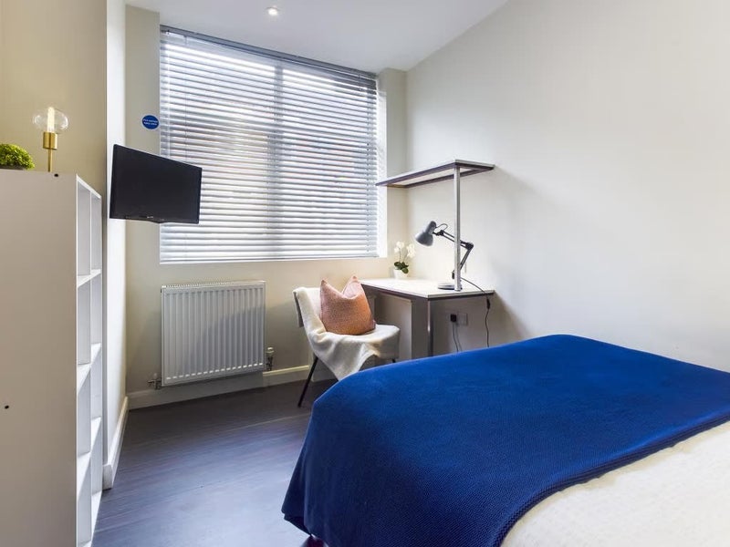 Room Carlton Road in Stoke-on-Trent