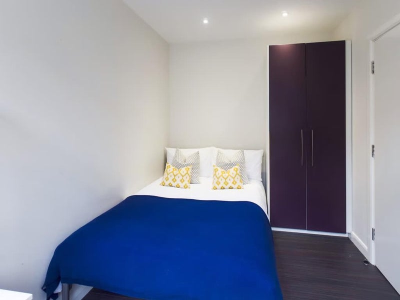 Room Carlton Road in Stoke-on-Trent