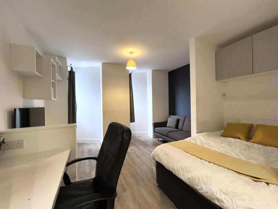 Room Newtown Close in Exeter