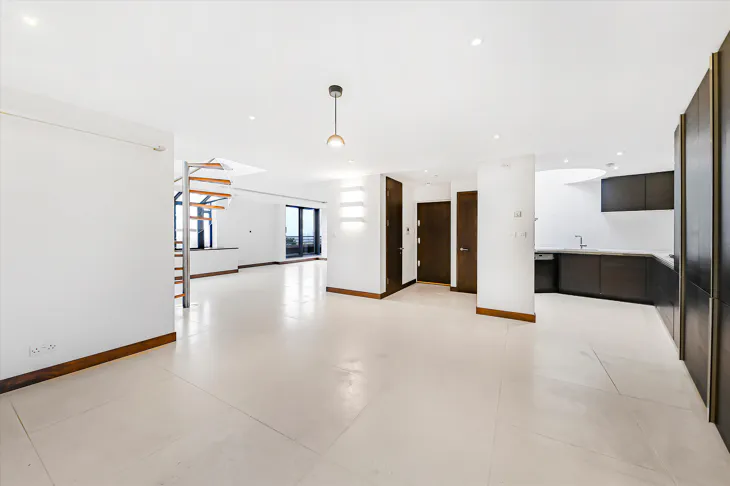 Flat Firecrest Drive in Greater London