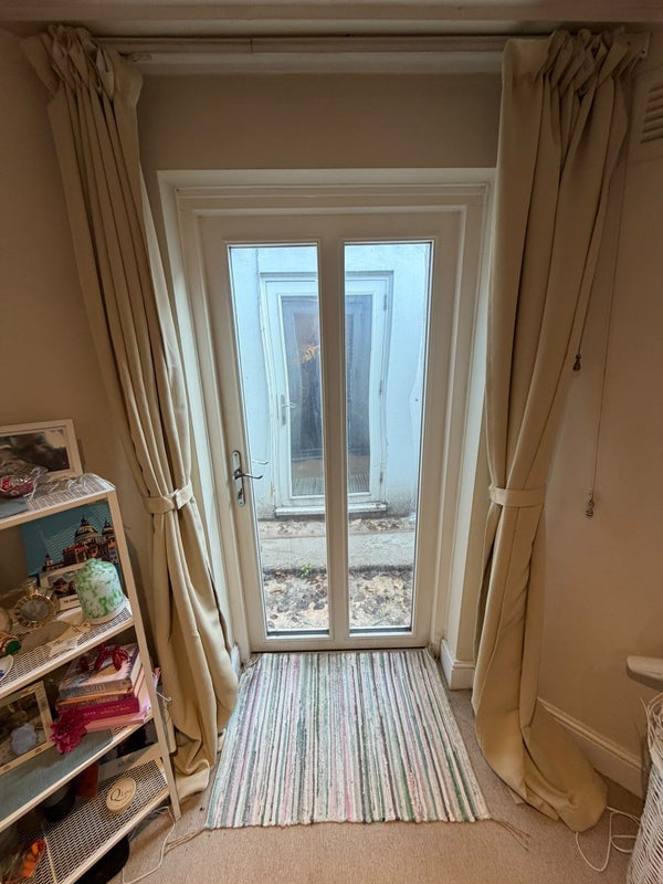 Room Goaters Alley in Greater London