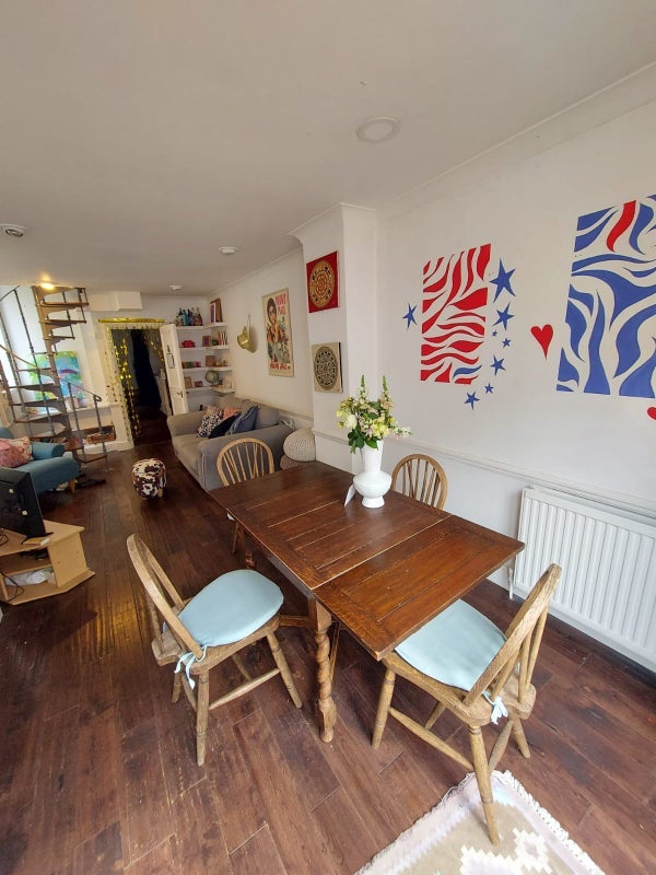 Room Goaters Alley in Greater London