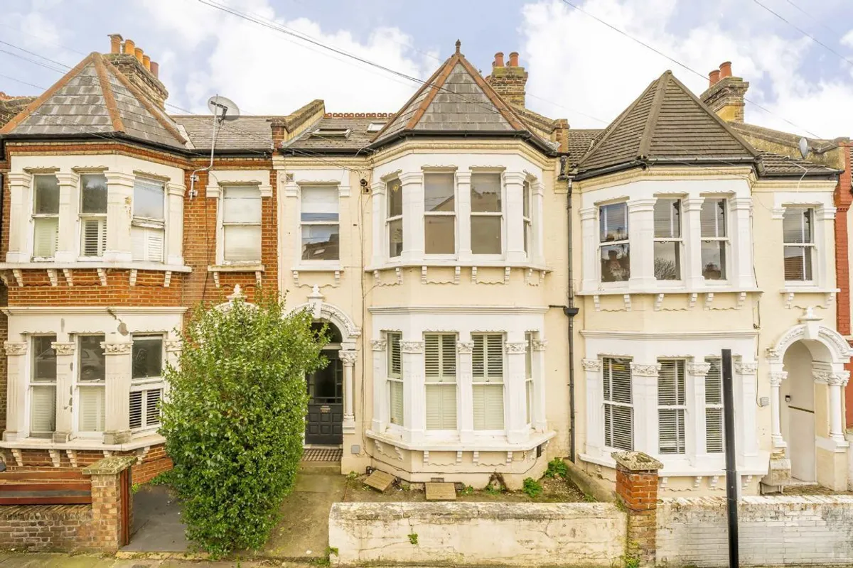 Flat Norfolk House Road in Greater London
