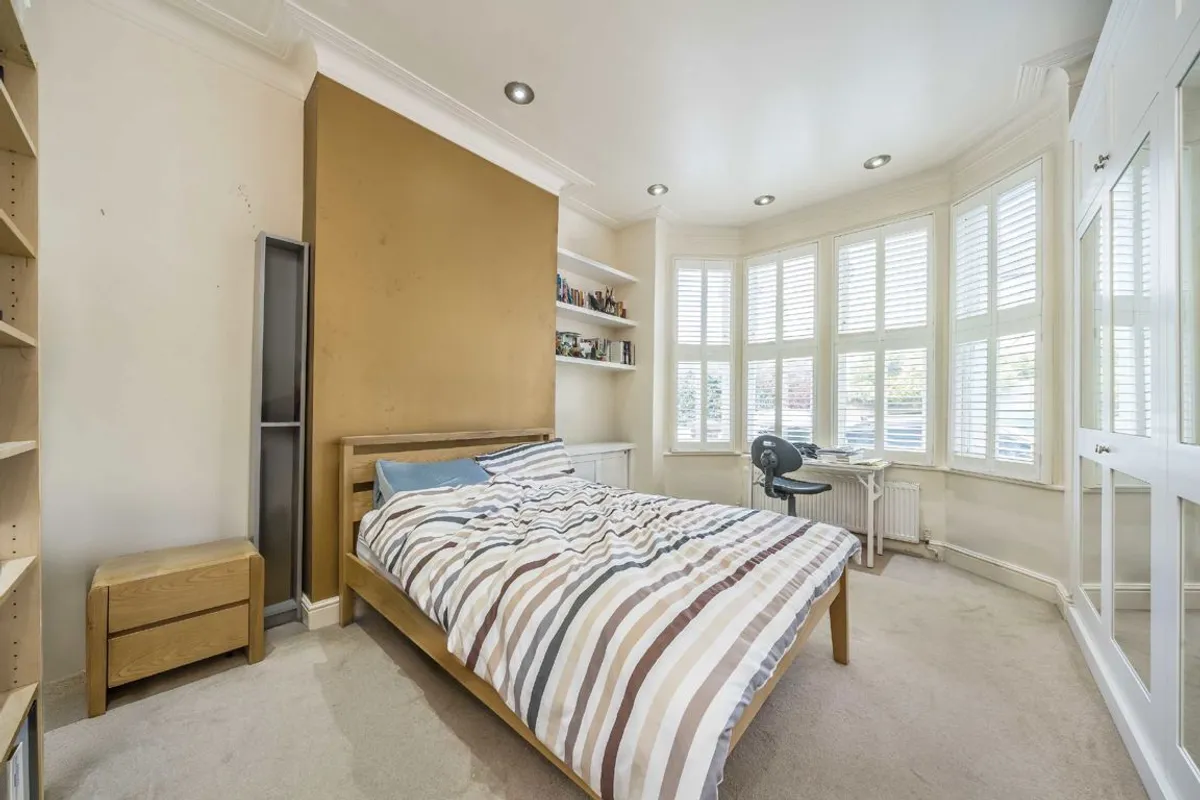 Flat Norfolk House Road in Greater London