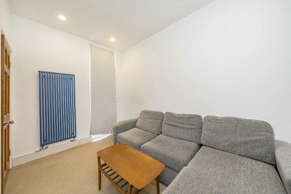 Flat Norfolk House Road in Greater London