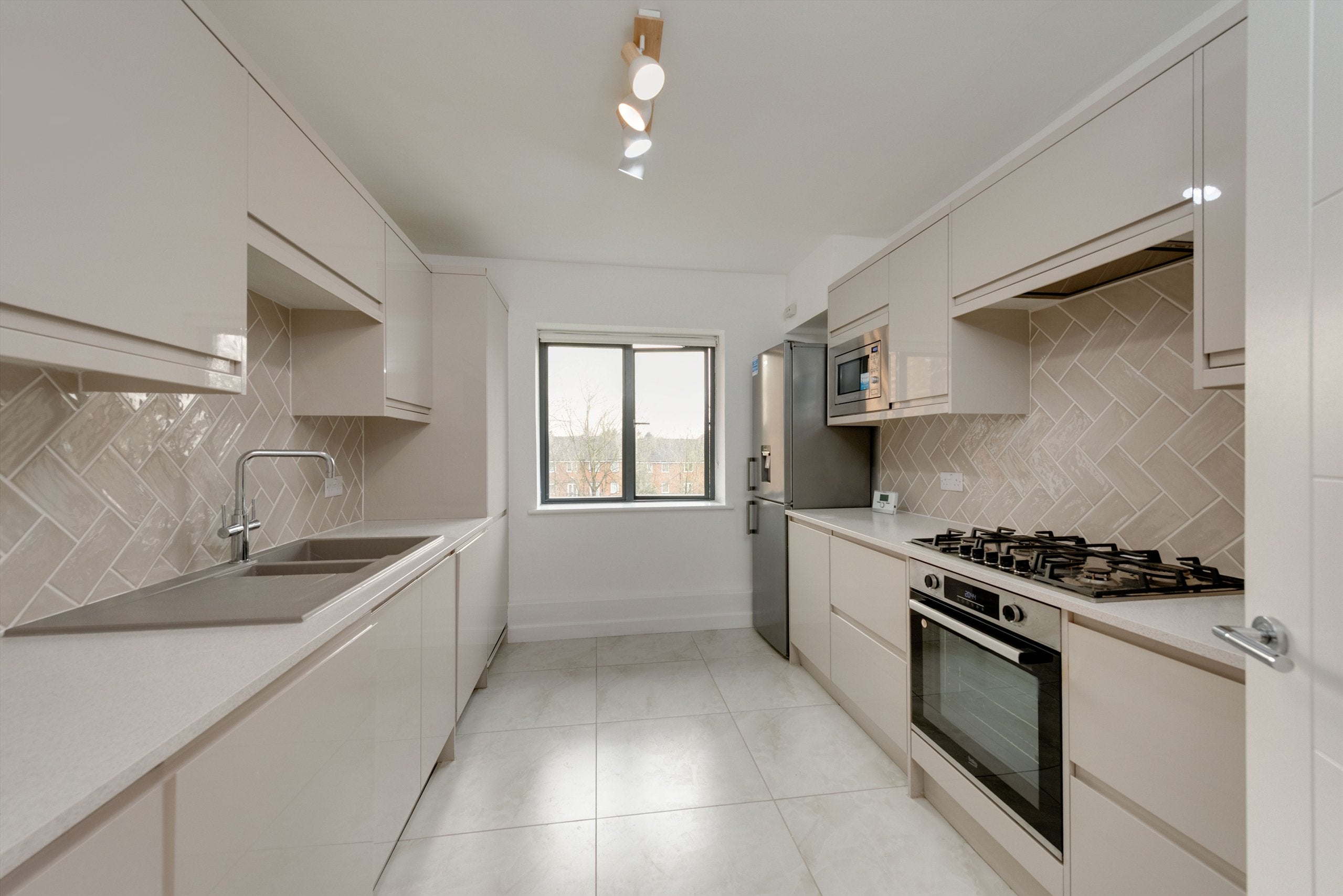 Flat Willesden Lane in Greater London