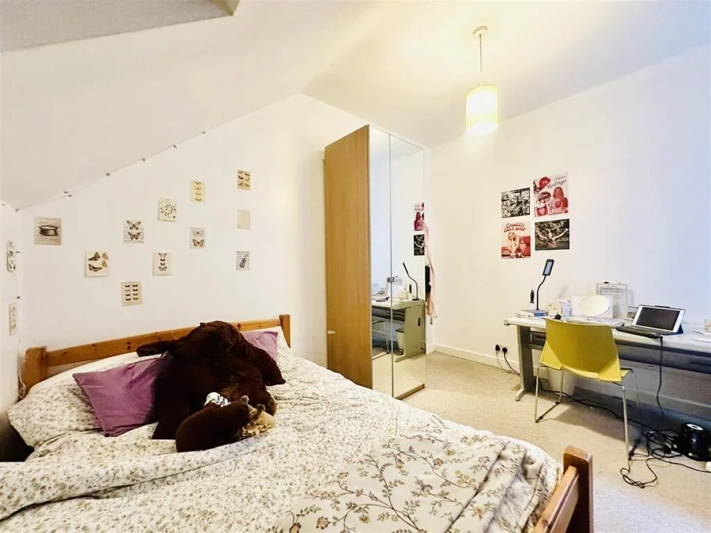 Room Woodborough Road in Nottingham