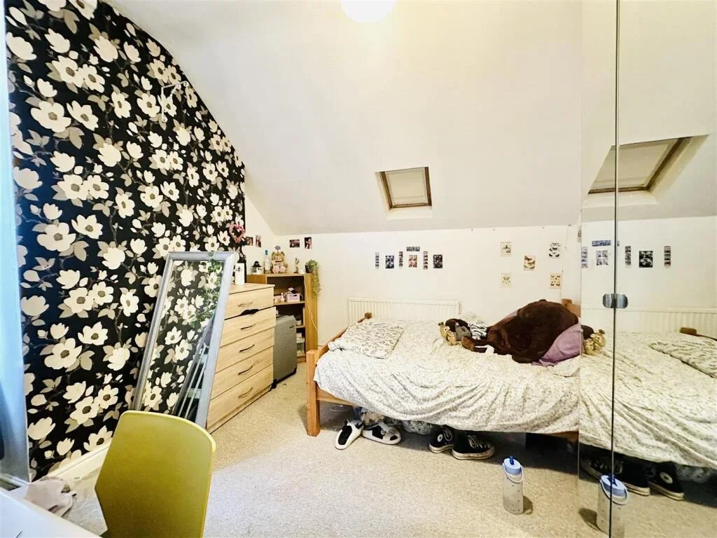 Room Woodborough Road in Nottingham