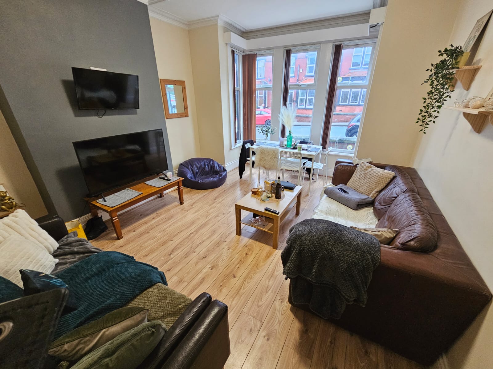 House Estcourt Terrace in Leeds
