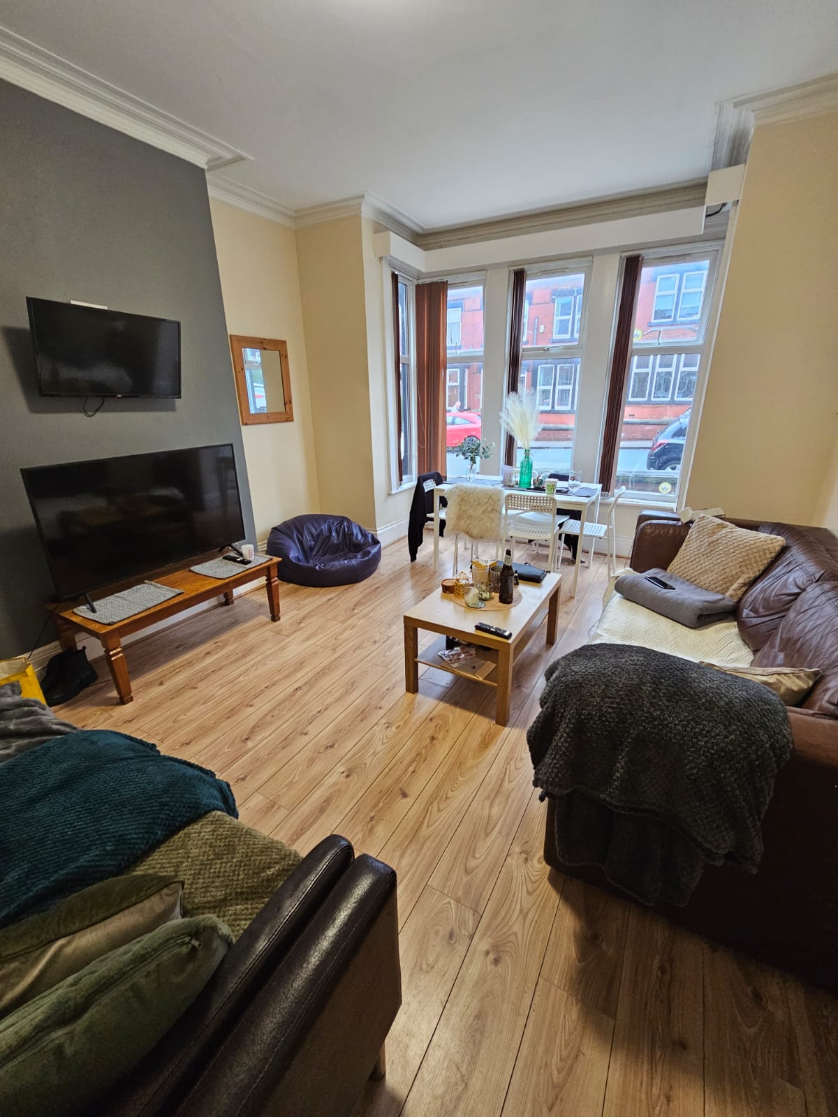 House Estcourt Terrace in Leeds