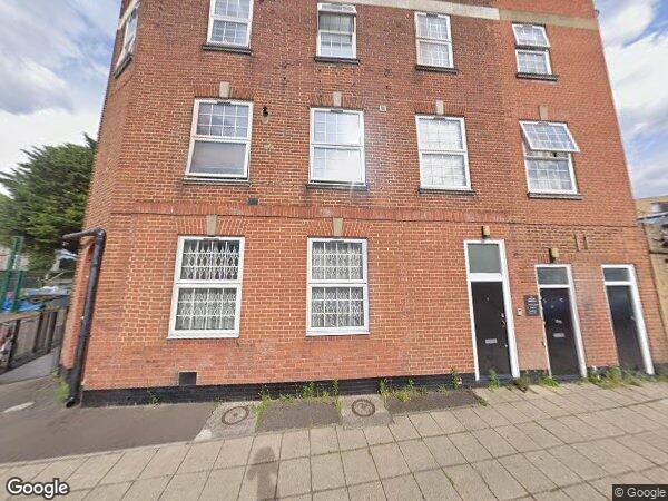 Flat Bolton Crescent in Greater London
