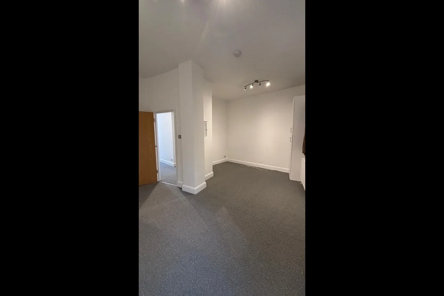 Flat Bolton Crescent in Greater London