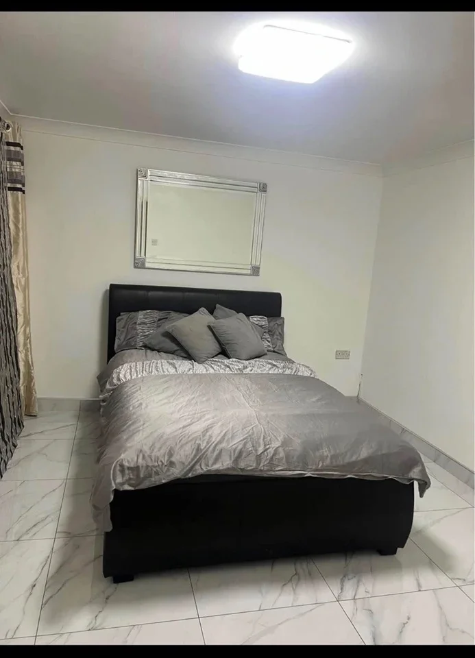 Room Wheatsheaf Lane in Borough of Spelthorne