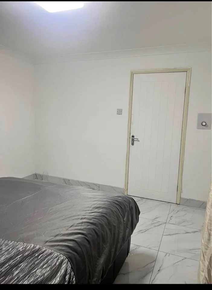 Room Wheatsheaf Lane in Borough of Spelthorne