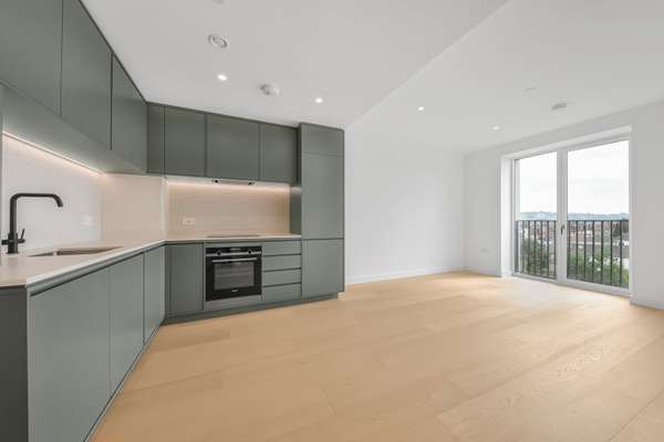 Flat Claremont Road in Greater London