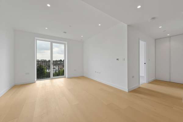 Flat Claremont Road in Greater London
