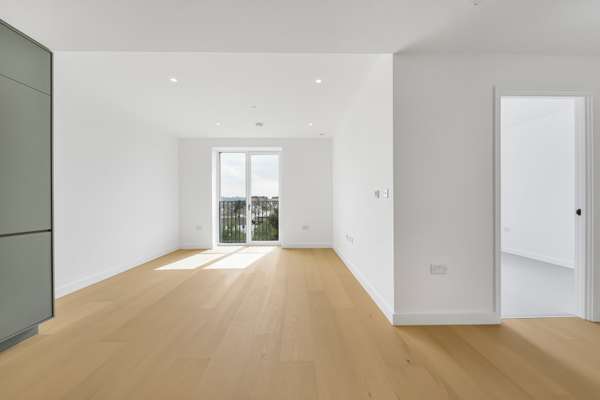 Flat Claremont Road in Greater London