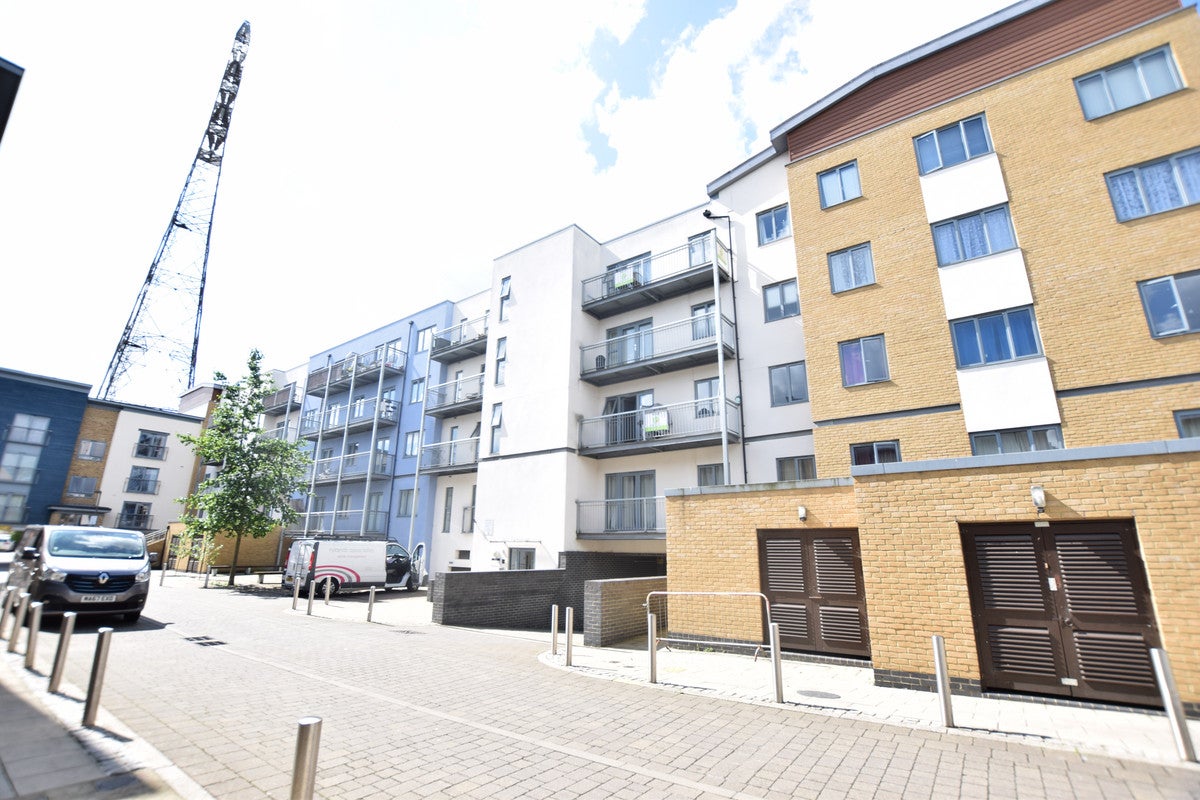 Flat Quayside Drive in Colchester