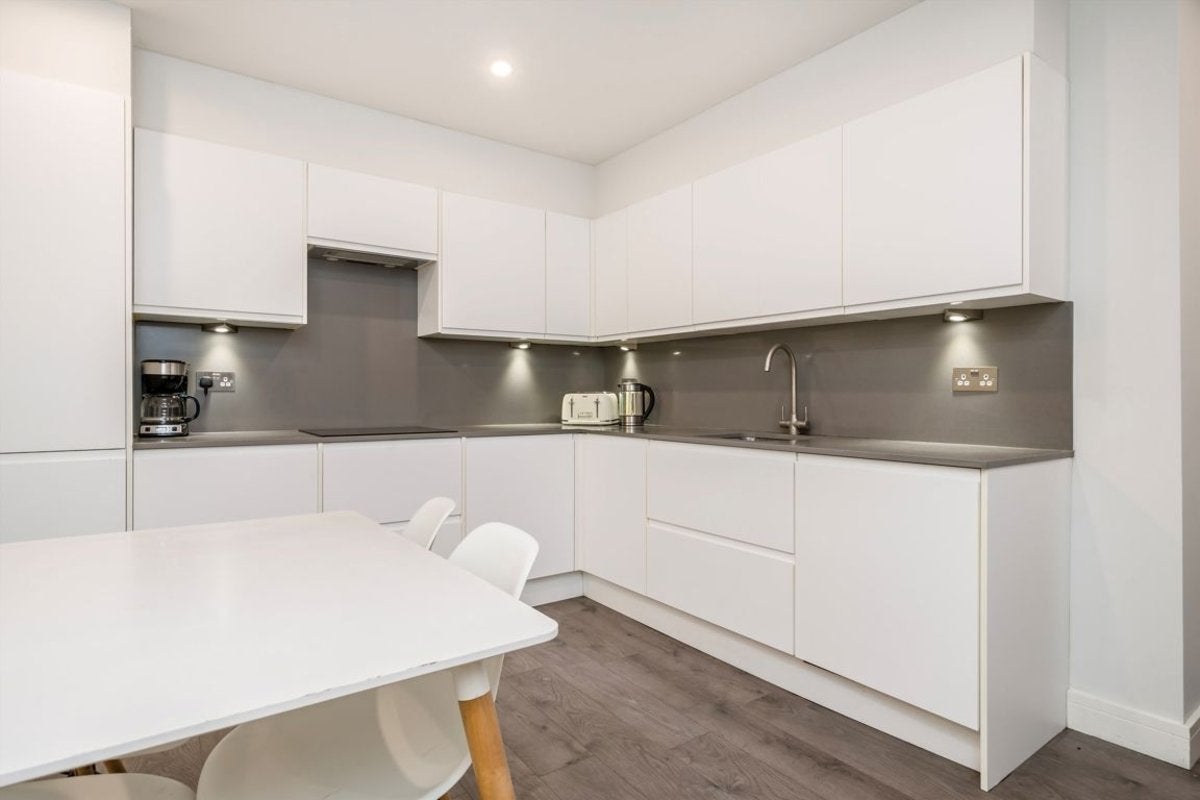House Barnfield Place in Greater London