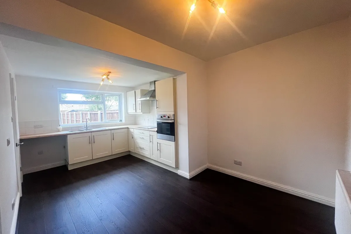 Flat Manor Road in Hull