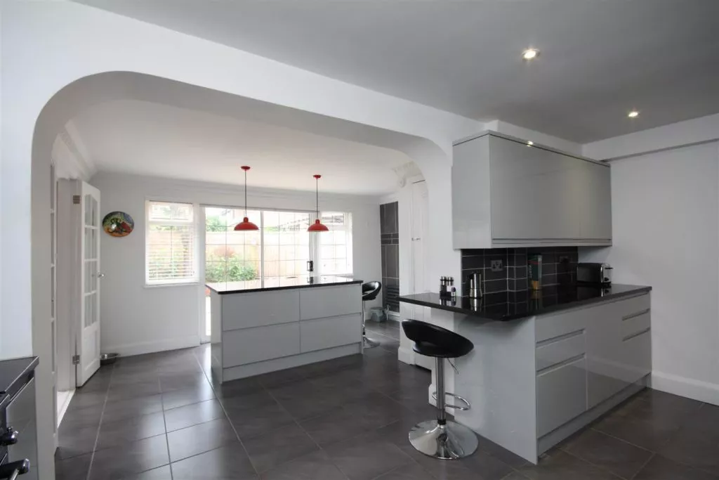 House Oakenwood in Mole Valley