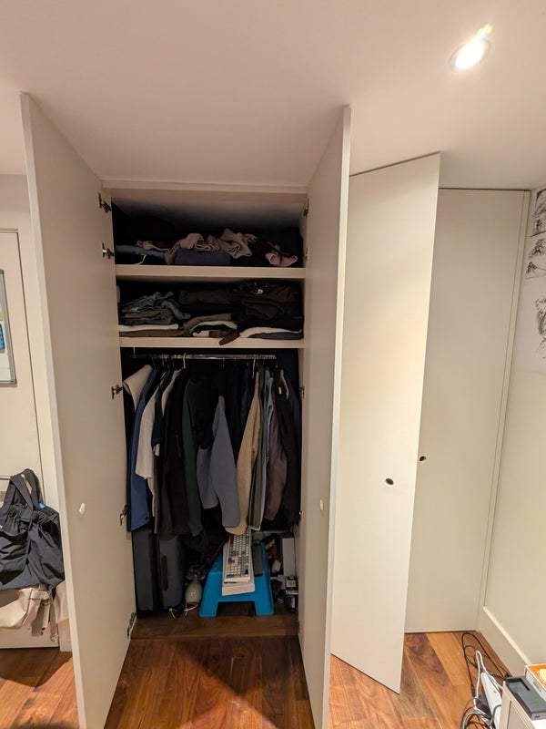 Room Hall Street in Greater London