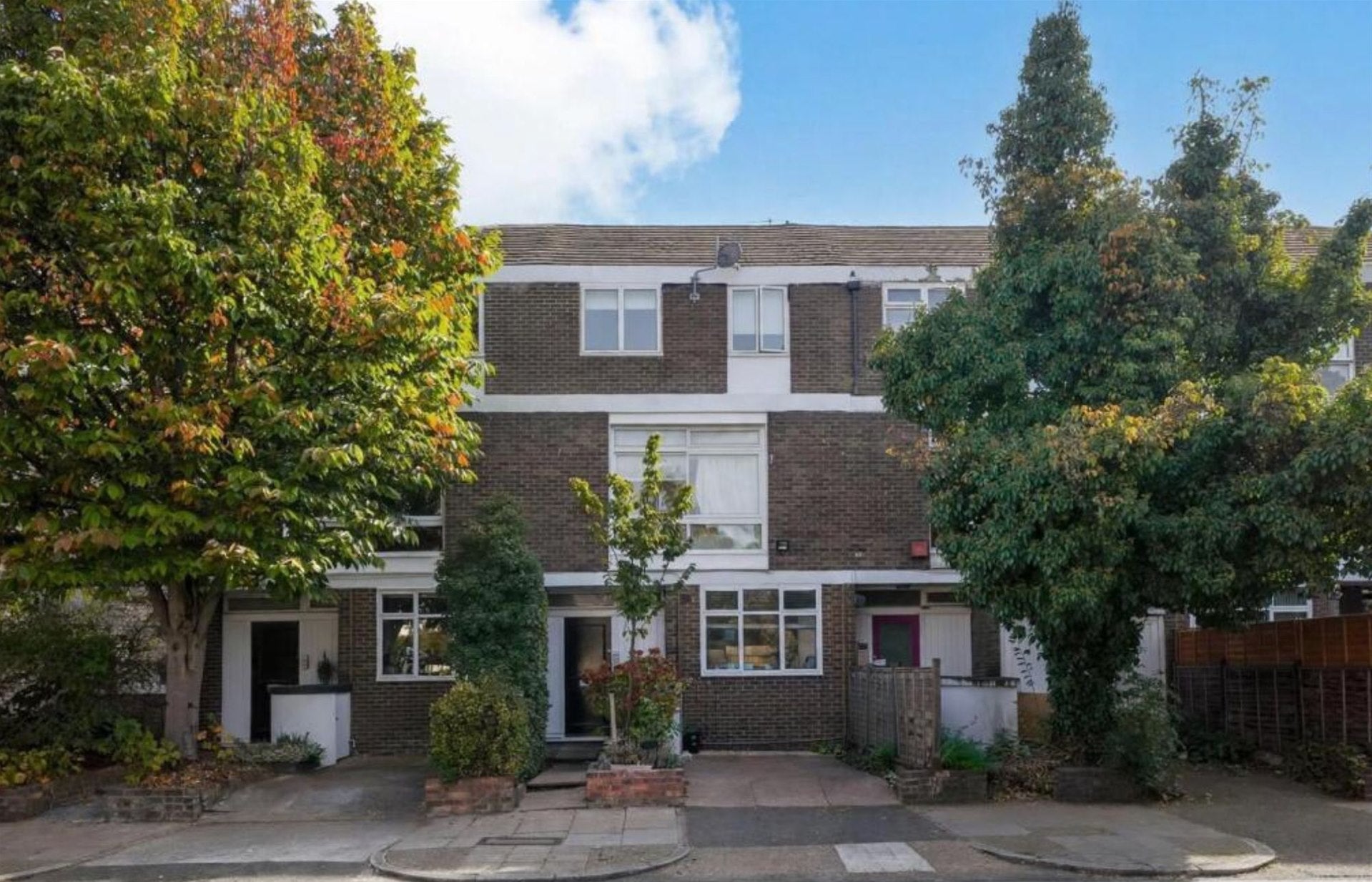 House Loudoun Road in City of Westminster