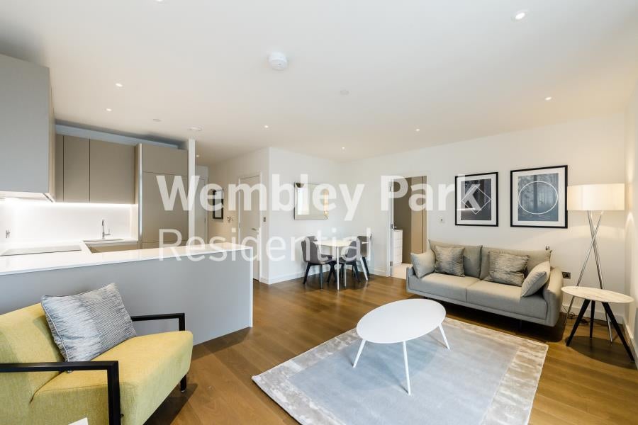 Flat Elvin Gardens in London