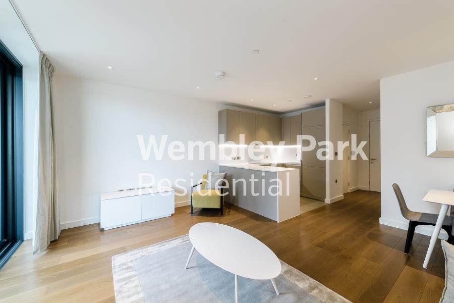 Flat Elvin Gardens in London