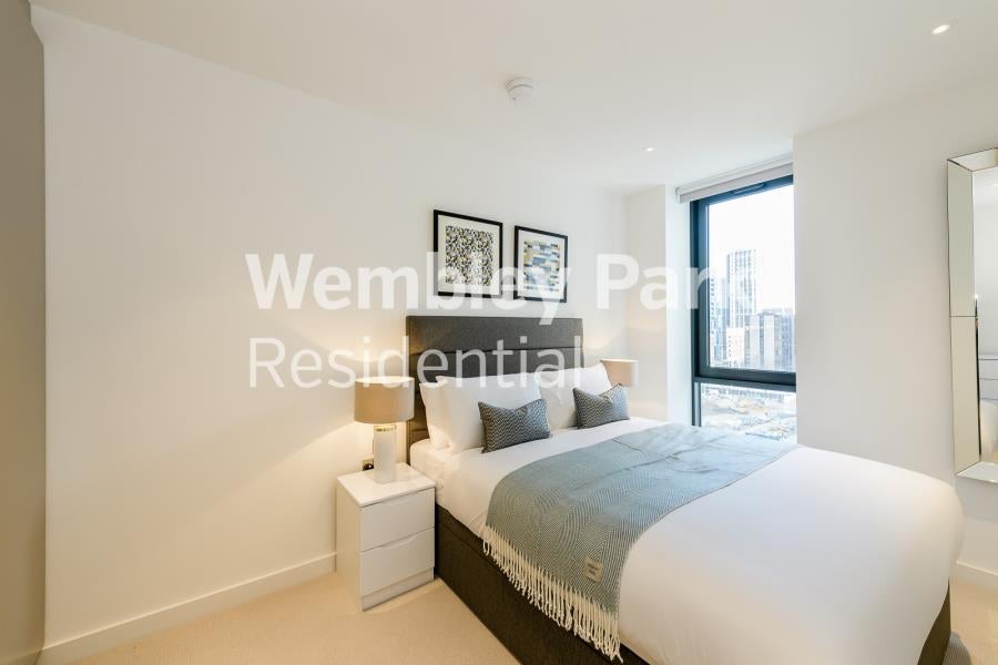 Flat Elvin Gardens in London