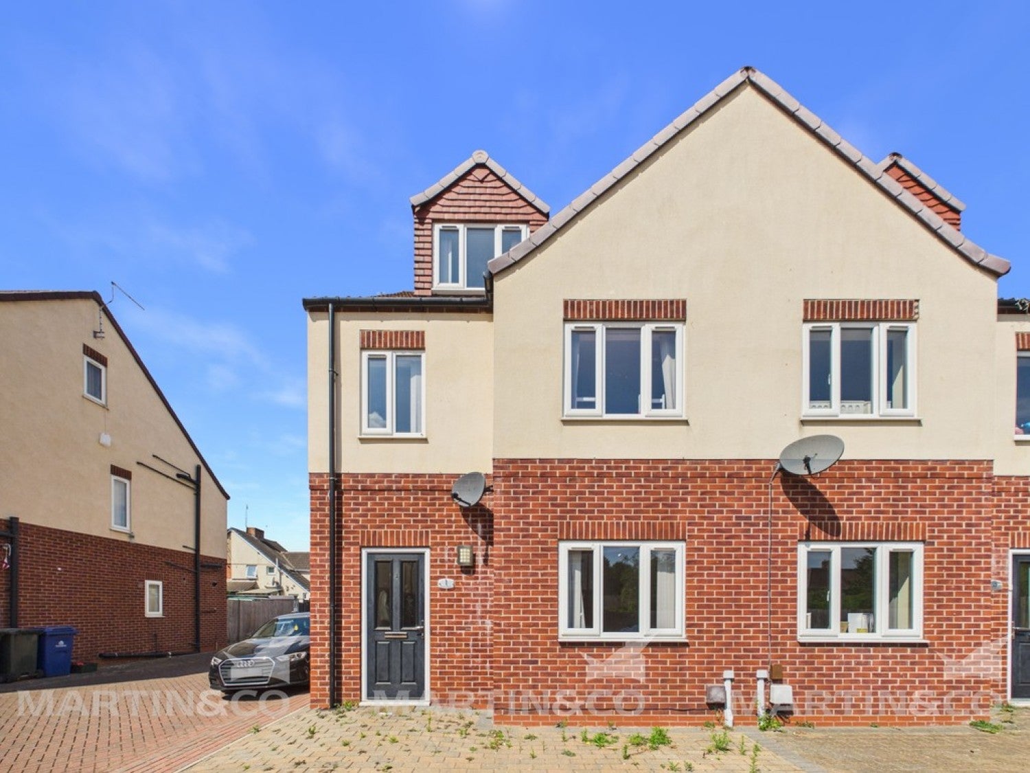 House Glebe Farm Close in Doncaster