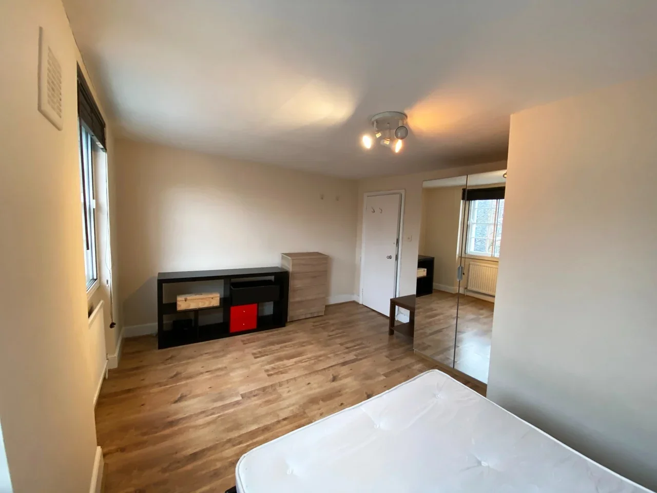 Room Pentonville Road in Greater London