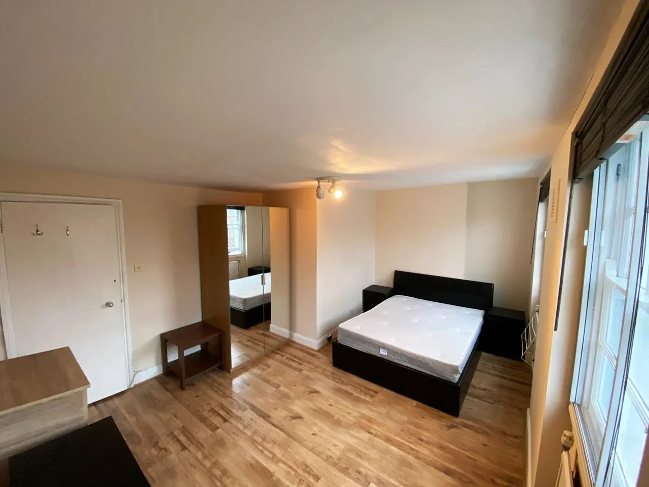 Room Pentonville Road in Greater London